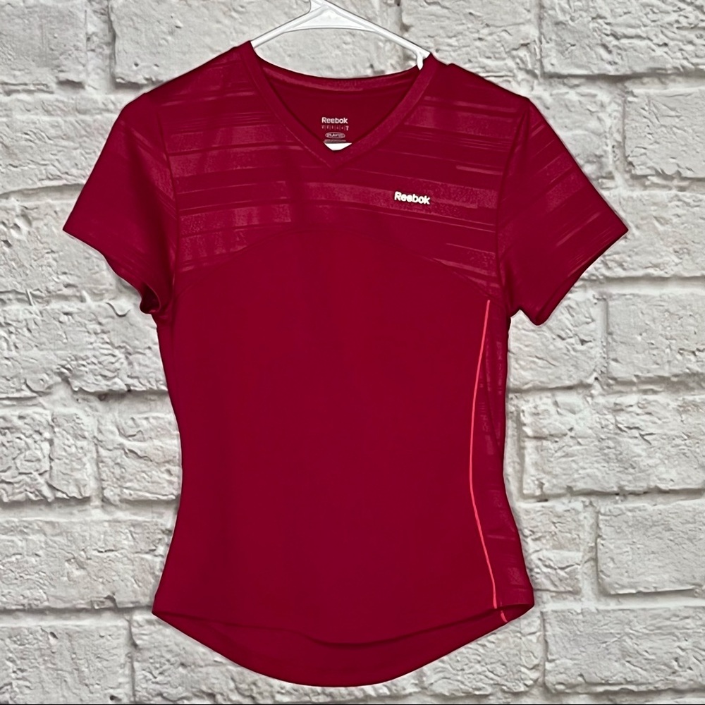Reebok Top Athletic Sports Shirt‎ Women's Size Small